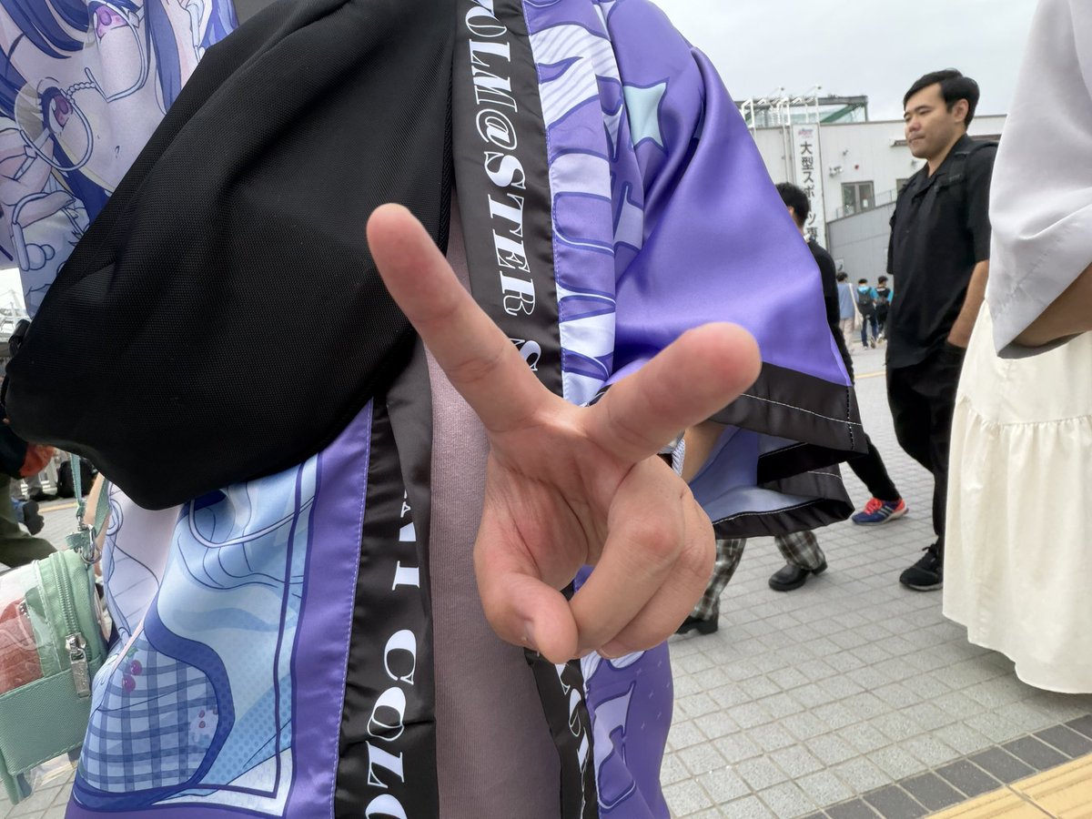 sumooosya's tweet photo. 昨日と同じカバンで、
ショルダーバッグに夏葉ぬいで、
パラコレ小糸ちゃん法被着てます！
よろしくお願いします！！ https://t.co/PPp0eZ0kff