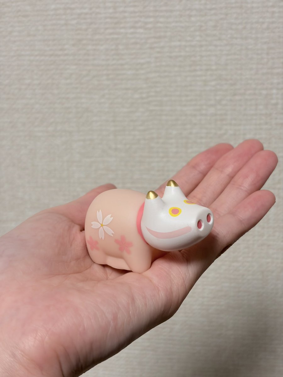 runa__sakurai's tweet photo. こんにちは！

先日同期のしおちゃんから
あかべこをもらいました🐮🌸

桜柄で選んでくれて嬉しい！！
しおぴありがとう(*´▽`*) https://t.co/wAs18XI4BM