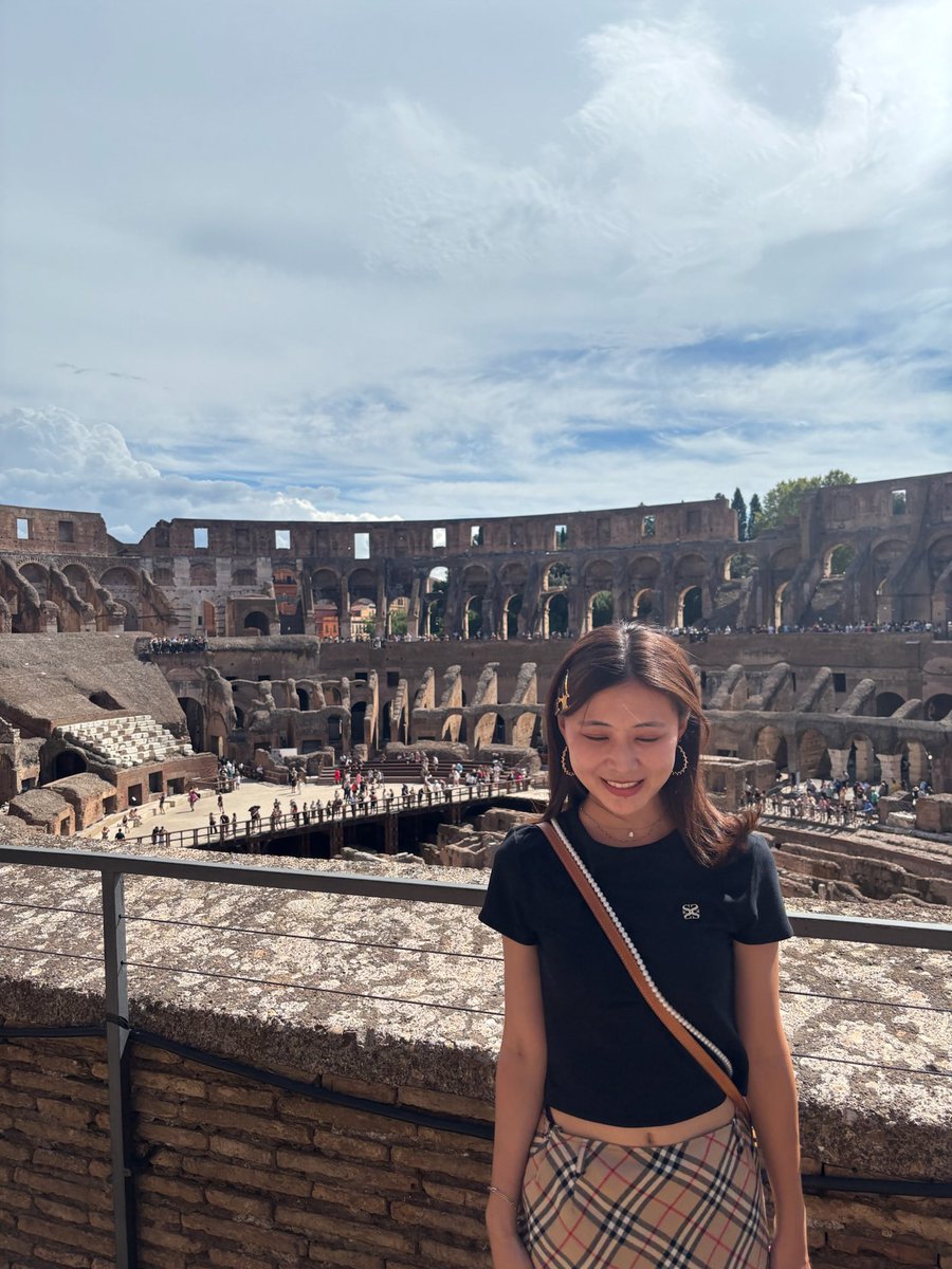 sunflower06_18's tweet photo. ローマ🏟️👄⛲️ https://t.co/ujjNtgfRlt