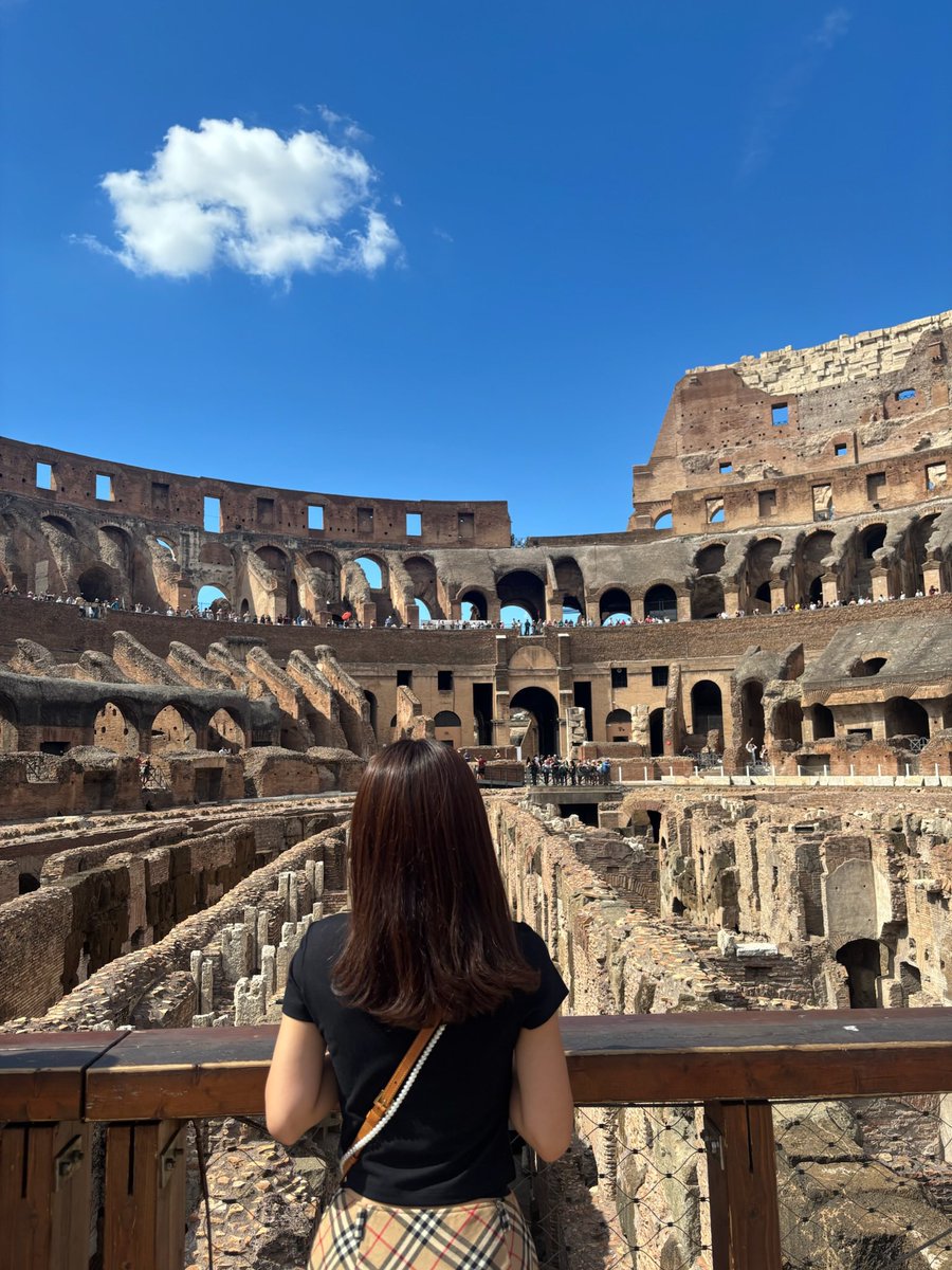 sunflower06_18's tweet photo. ローマ🏟️👄⛲️ https://t.co/ujjNtgfRlt