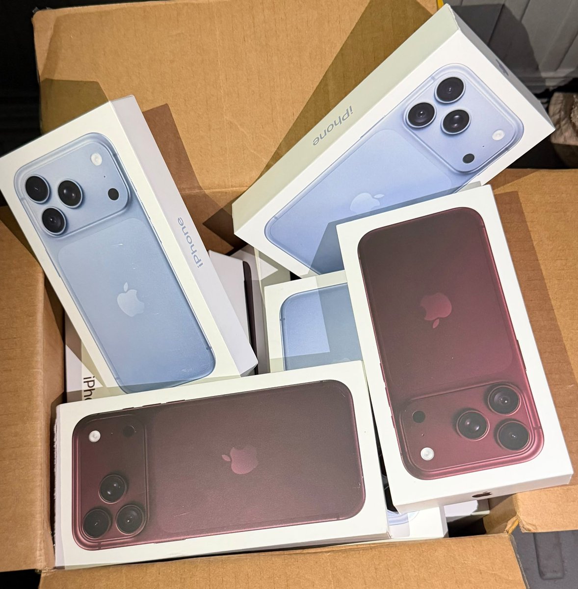 THEFLASHGADGETS's tweet photo. PHYSICAL+ESIM (NA-Non active)
18PRO 256GB 
GLACIER—-2m.150k
GLACIER—-2m.200k NA
BURGUNDY-2m.240k NA

18PM 256GB 
GLACIER——-2m.650k  NA
BURGUNDY—2m.750k  NA

18PM 512GB—2m.890k NA https://t.co/4btfPma4rk