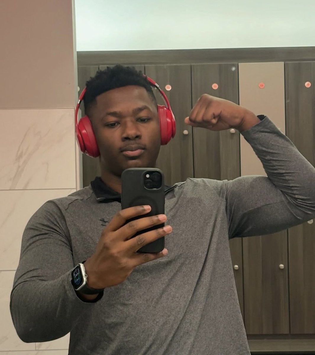 conradkimm's tweet photo. Happy Sunday from the Gym💪 https://t.co/hR4lBUJ8jb