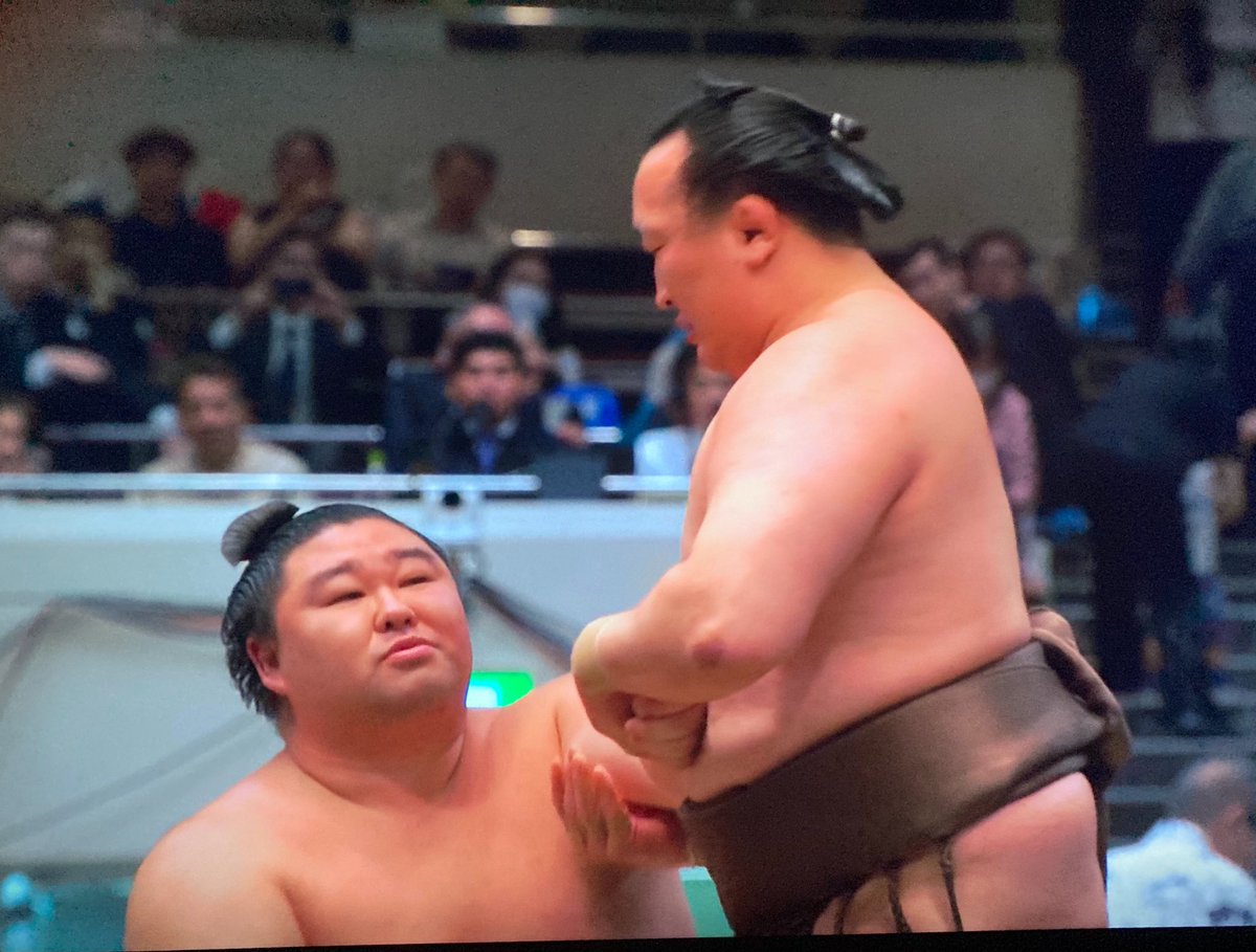 muchikina123's tweet photo. 正代関、厳しい場所になったけど15日間お疲れ様でした！
千代翔馬関の優しさが沁み入ります。
ありがとう😭

きっと大分体に悪いところがあったのでしょう。本人は決して言わないけど。
九州場所まで心身共に復調できますように🙏

#正代　#令和8年秋場所千秋楽 https://t.co/sNgFwEw2cc