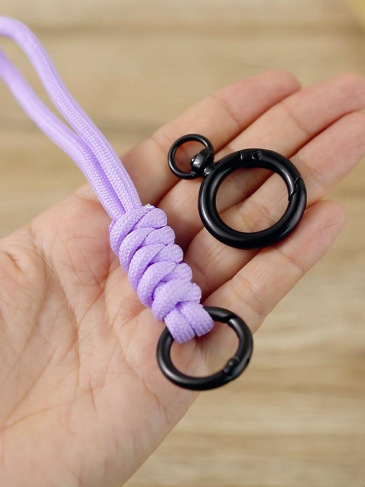 quangsato186072's tweet photo. Just finished my 1hr DIY macramé keychain for my new bag! So proud of how it turned out—cheap, cute, and totally personalized! https://t.co/i0OsKUbzfX