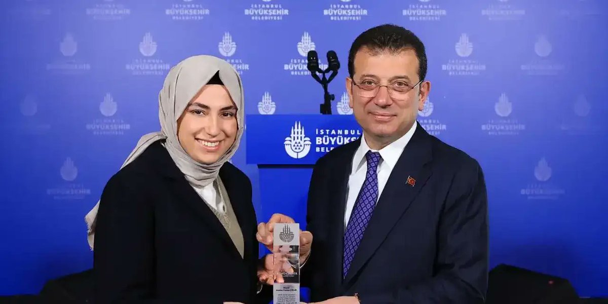 kisadalgamedia's tweet photo. 👉 Üsküdar Belediye Başkan Yardımcısı Amine Cansu Çelik, CHP’den istifa etti

CHP’den istifa ettiğini duyuran Üsküdar Belediye Başkan Yardımcısı Amine Cansu Çelik, Üsküdar Belediye Başkanvekilliği seçimi öncesinde belediye meclis üyeliğinden istifa etmesi için CHP ve Yeni Parti’nin il ve ilçe örgütlerinden kendisine ve eşine baskı yapıldığını iddia etti.

https://t.co/7dBNBwJl6L