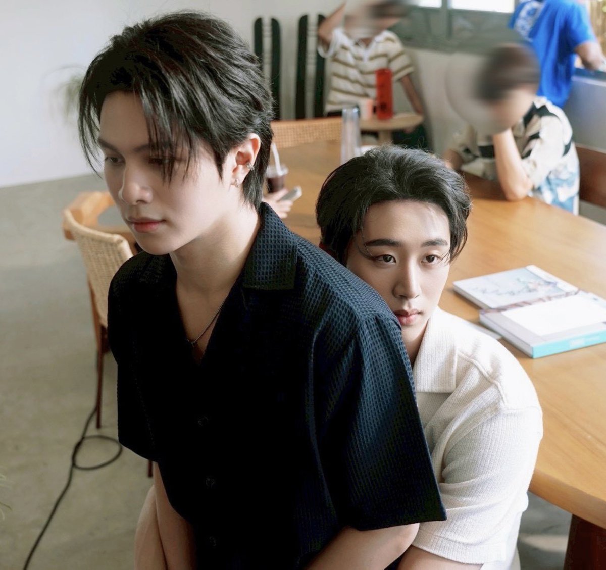 appch__'s tweet photo. งง คือมันต้องแตะต้องใกล้ต้องกอดกันตลอดเรอะ

#WilliamEst 
#YouManiacSeriesEP5 https://t.co/bzfVWzTZvB