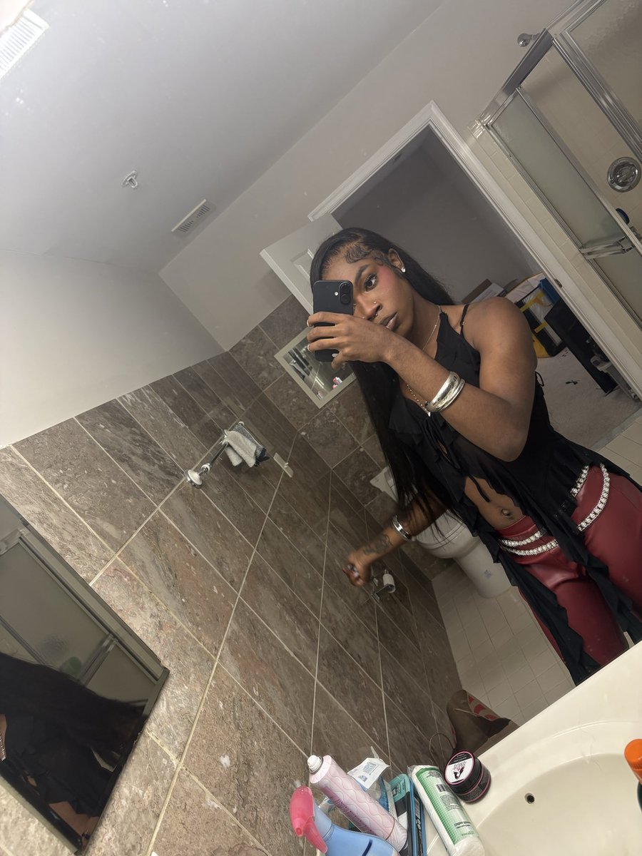 zaeetogaaa's tweet photo. I’m in dc who up and easy #dmvfreaks https://t.co/WuawZhxlVz