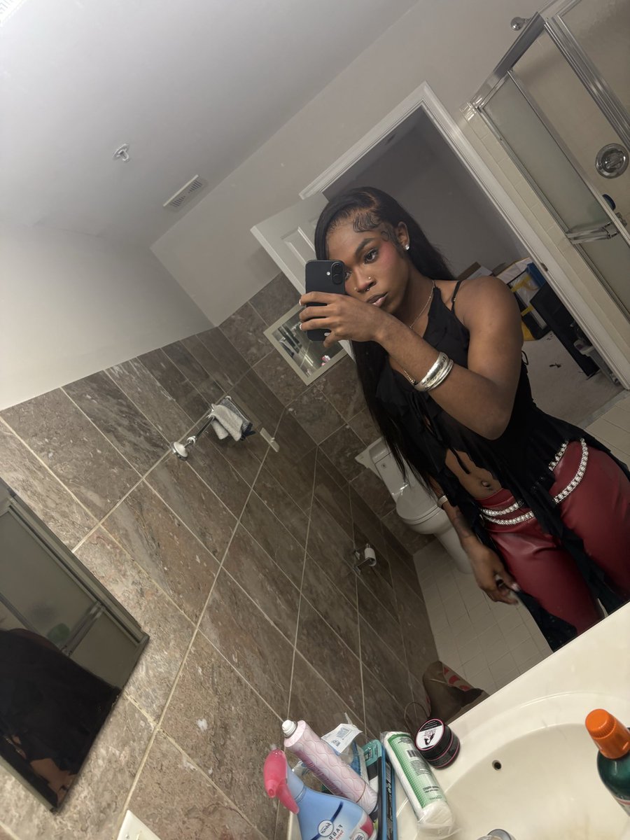 zaeetogaaa's tweet photo. I’m in dc who up and easy #dmvfreaks https://t.co/WuawZhxlVz