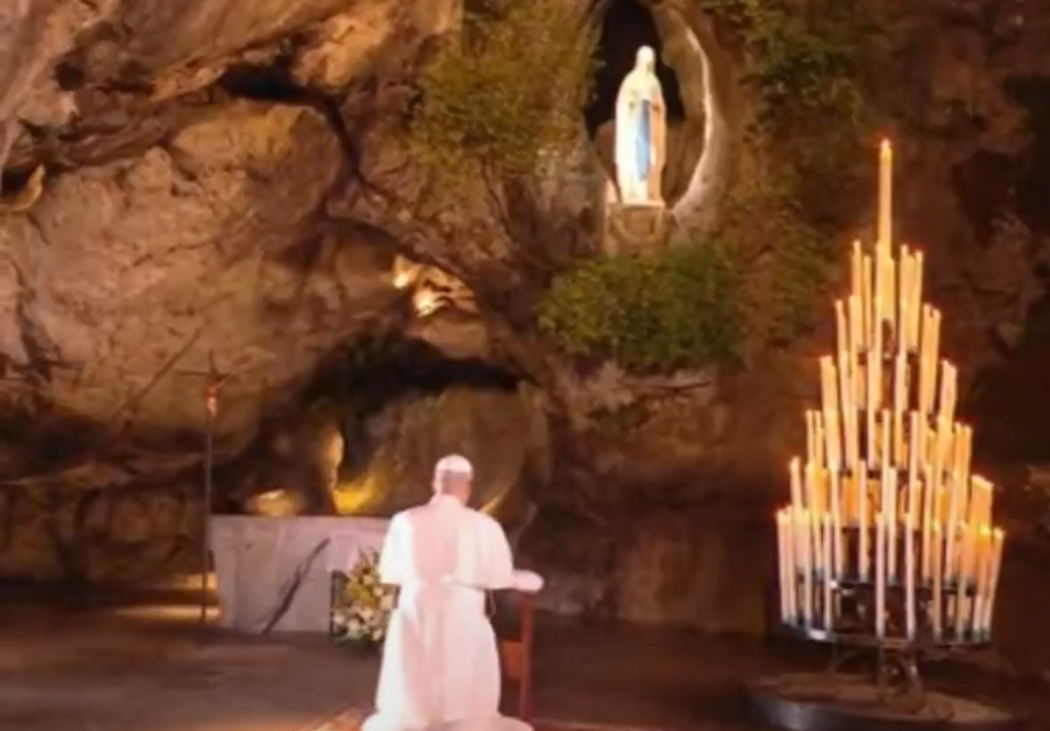 Poulin2012's tweet photo. Le pape Léon XIV a prié la Vierge Marie de doter la France de "dirigeants sages et généreux, prêts au sacrifice d'eux-mêmes" afin “que les malheureux et les plus pauvres soient toujours soutenus”. 

C’est aussi ce dont je parle dans Transformer la Colère : le retour de l’honneur et de la dignité au pouvoir, de la morale. 

https://t.co/CwdCZh3lZF