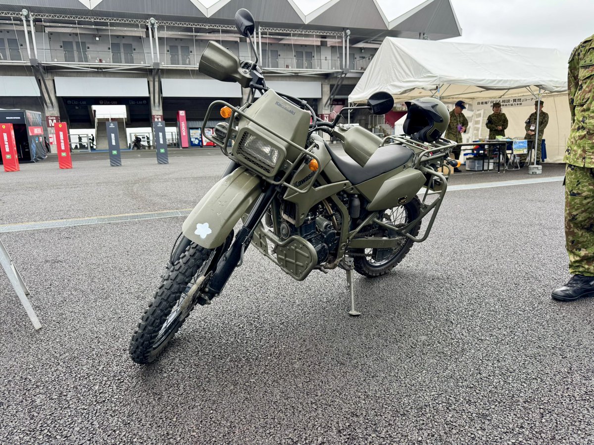 325ms's tweet photo. 偵察用バイク https://t.co/3LVcWrhxhd