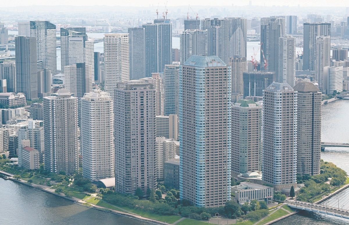 santico5's tweet photo. 都市部のマンションは、住む価値を買うのであって資産を買うものではない。
売り抜けを考えないかぎり、建物は償却されてゼロとなり、住む価値も減じていずれはむしろマイナスとなる。底地の価値は建物のマイナス面を差し引くと、最終的に所有者に還元されることはないだろう。
悲観的な見方だけど。 https://t.co/iHSlZYtkoO