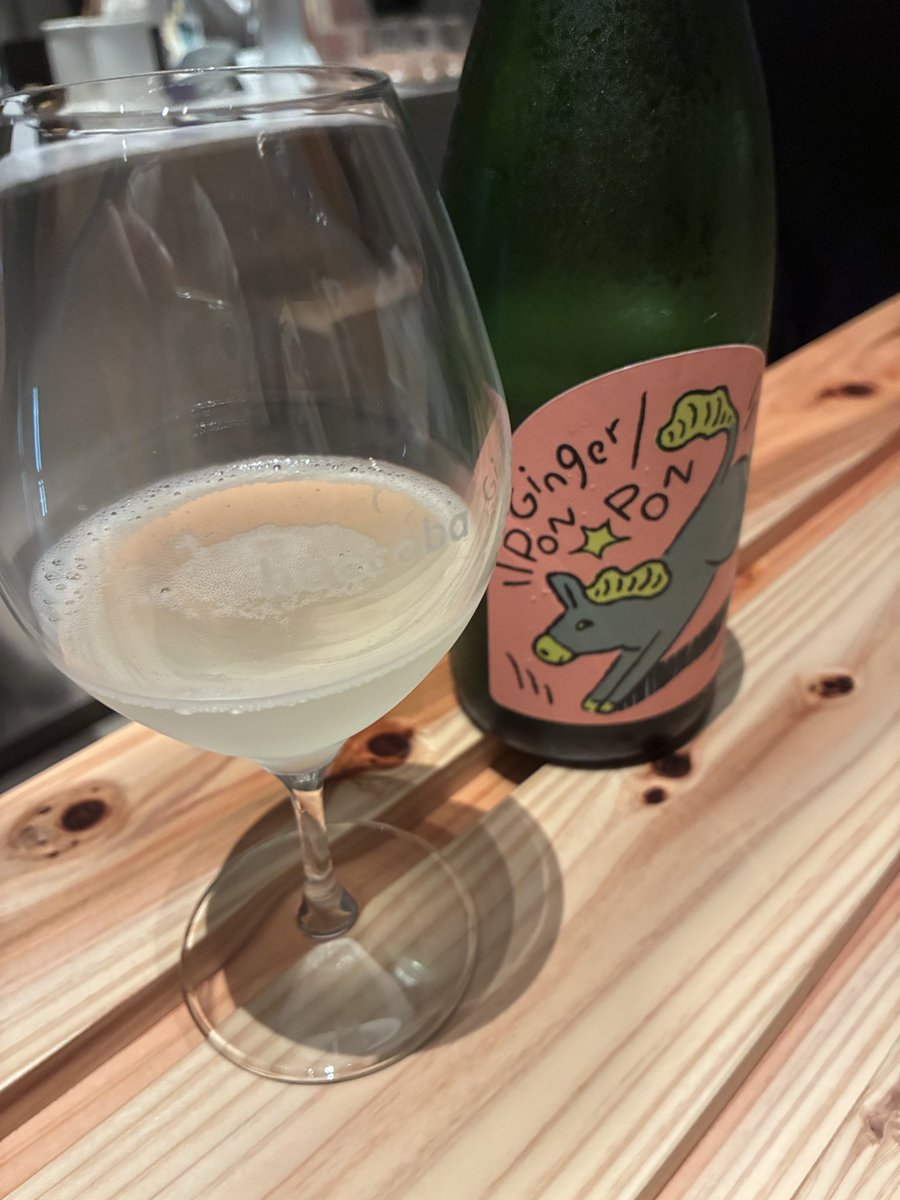 taguki30's tweet photo. haccobaの新しくできた内神田醸造所にも行けた！

haccobaのお酒をこんなに一気に楽しめるの、福岡の人間としてはすげぇありがたい！
…というか、東京でもこれまでなかったのでは？🤔

#haccoba #内神田醸造所 https://t.co/yp7V8PJK0s