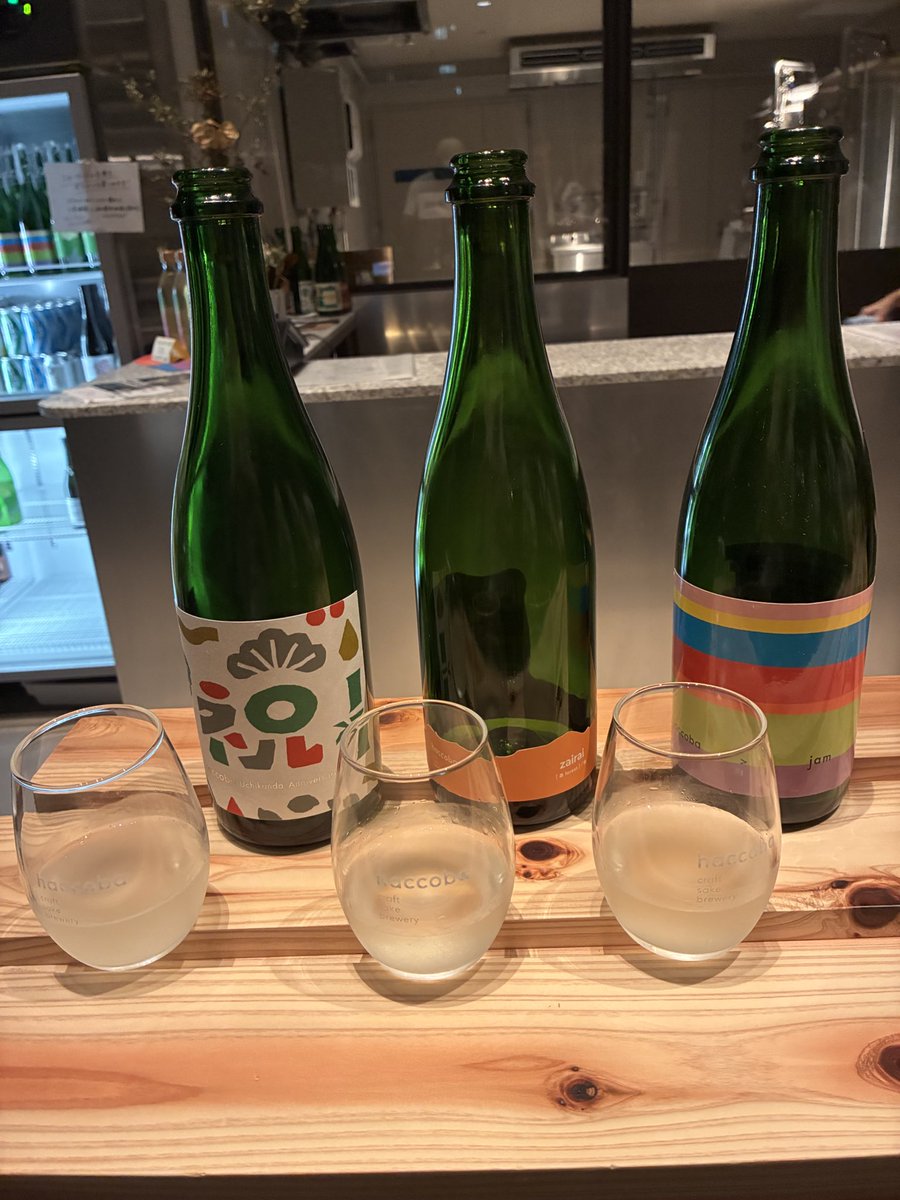taguki30's tweet photo. haccobaの新しくできた内神田醸造所にも行けた！

haccobaのお酒をこんなに一気に楽しめるの、福岡の人間としてはすげぇありがたい！
…というか、東京でもこれまでなかったのでは？🤔

#haccoba #内神田醸造所 https://t.co/yp7V8PJK0s