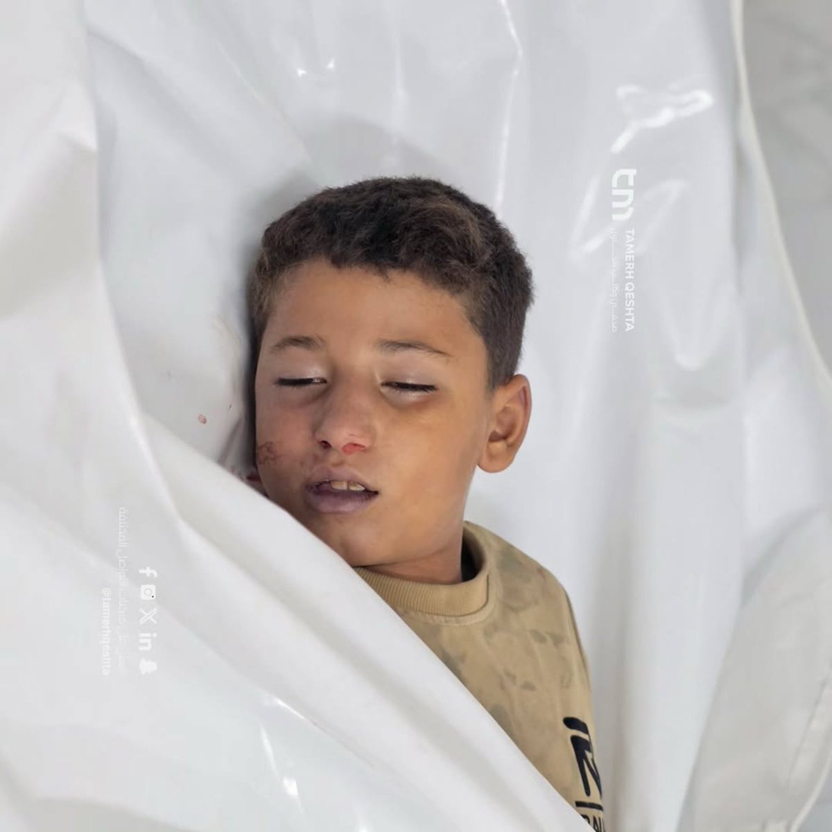 BusaidiNaser's tweet photo. الطفل محمد من غزة قتله إسرائيلي يهودي إرهابي حقير ..
لقد قتل هذا المحتل القذر أكثر من 25 ألف طفل في غزة بكل بشاعة ووحشية أمام عالم صامت ومتخاذل بدوله الكبرى! https://t.co/pJw1lUriRD