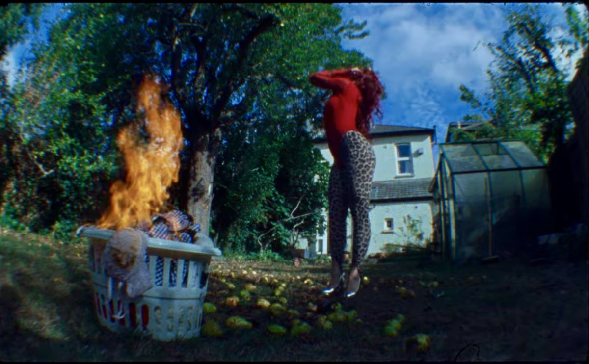 PopLoop_'s tweet photo. Rose Gray nos comparte el video para “Blik Twice”, otro temazo que hará parte de su próximo álbum. 

➡️ https://t.co/nySOwe2vy0 https://t.co/tnahq1GEjr