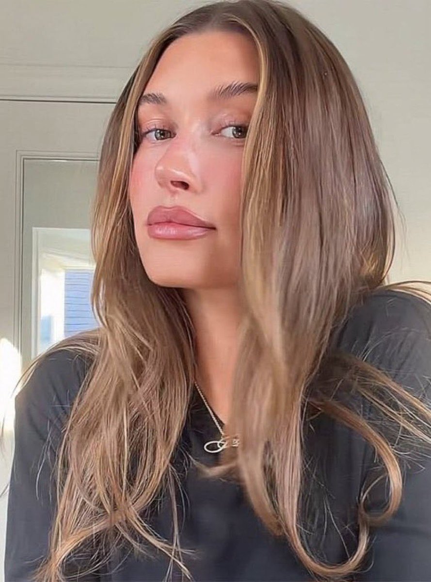 yslgirlx's tweet photo. Hailey Bieber https://t.co/DZLPgwEsTd