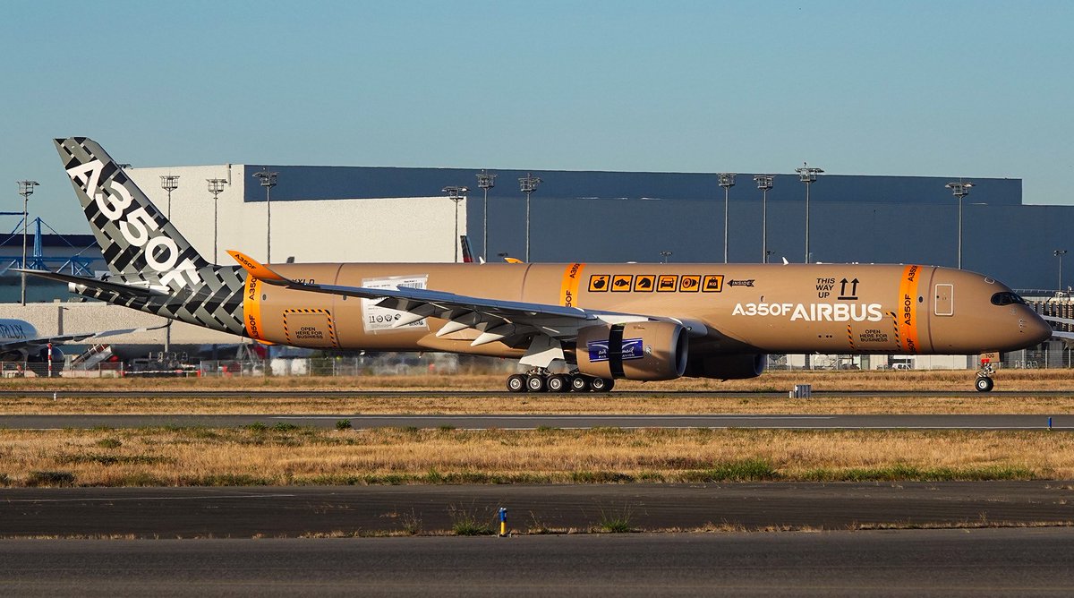 airplusnews's tweet photo. 🔴 Superbes photos de @cliper31 du tout premier Airbus A350F. 

J-2 avant son premier vol !

▫️ 29 septembre 2026
▫️ 10h20 GMT+2

Un moment historique à suivre en direct ! https://t.co/7afkG2NucP