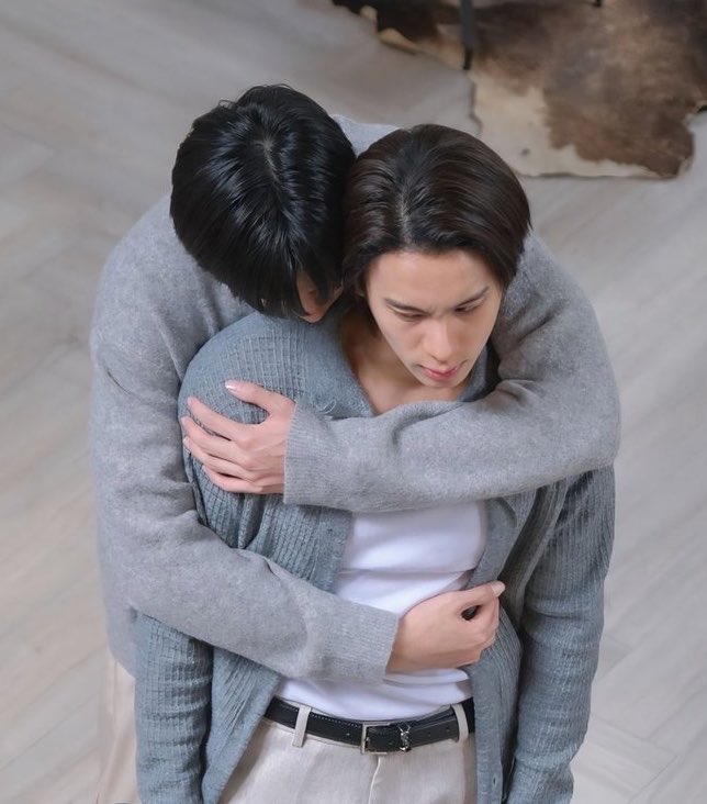 Kukukonnarak's tweet photo. ผมว่าใช่ ฉากเอ๋งๆตอนซ้อกลับไปเอาเสื้อผ้าที่ห้องกับยัยจู แต่เจอม๋าเด็กดักรอที่บ้าน

#FoolInLove https://t.co/qnLkGr8LPh