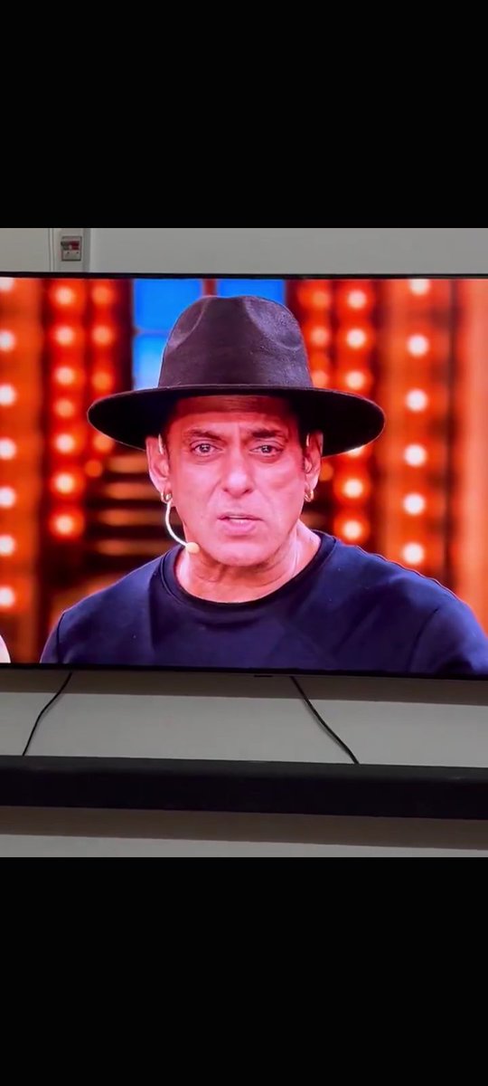 SalodeKaBaap_'s tweet photo. Salode ke according Dunki 230Cr India Net pe disaster hai Gawar Zaahil Fandom for a reason 😭 @beingsallubhai_ 

Clash Zero Christmas Release FF >>> Antim, Radhe, KKBSDK, Sikandar Solo Release 😭

Aise krega fanwar ? Nibbon ki tarah zaahil autowale 😂 https://t.co/pCy1Sl5ZFt