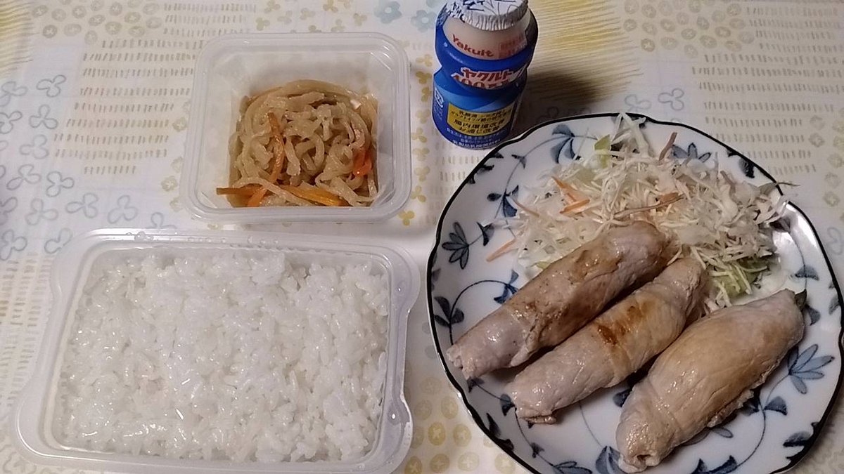 warrinc5's tweet photo. 昨日のお昼は、マフィンとカップスープ（チーズ）
夜は、アスパラの肉巻きと、切り干し大根
今朝のモーニングプレート https://t.co/vSaKC2hZ3l
