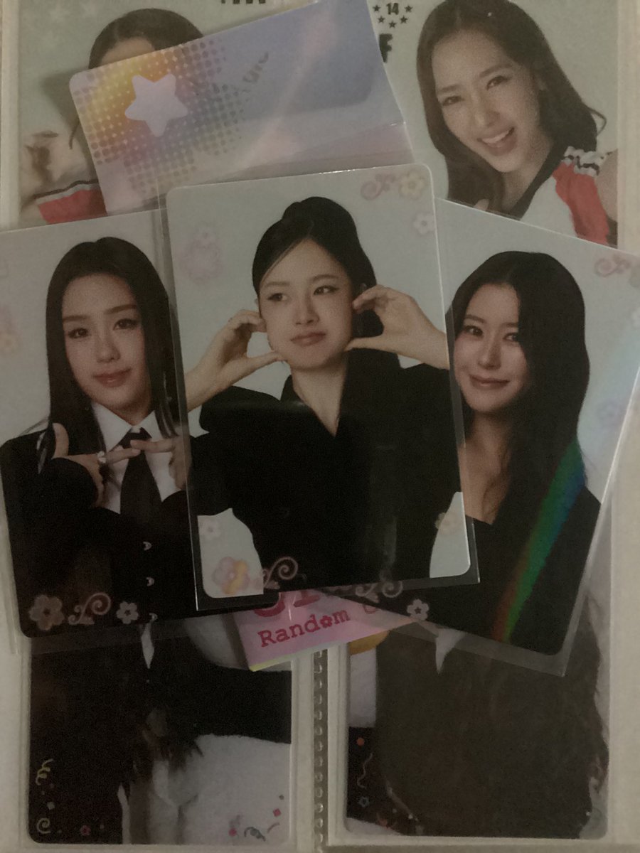 Jaybbble02's tweet photo. Wts / พร้อมส่ง

230/3 รวมส่ง

- ได้ทั้งหมด3ใบแถมซองใส่ สอบถามเพิ่มเติมdm มาได้เลยคับ

#GMMTVPOPUPSTOREINFUKUOKA2026
#ตลาดนัดgmmtv #ตลาดนัดมิ้ลค์เลิฟ #ตลาดนัดfelizz #ตลาดนัดกระปุกไซซี #ตลาดนัดน้ำตาลฟิล์ม https://t.co/vP7jV7kKzi