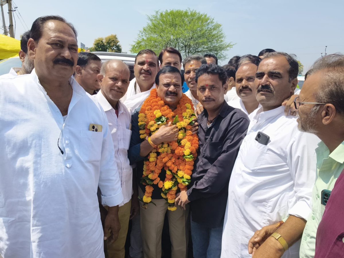 sajjanvermaINC's tweet photo. कुसमानिया आष्टा में कांग्रेस कार्यकर्ताओं ने आत्मीय स्वागत किया। सभी से मुलाकात कर चर्चा की। https://t.co/app0I0oVkE