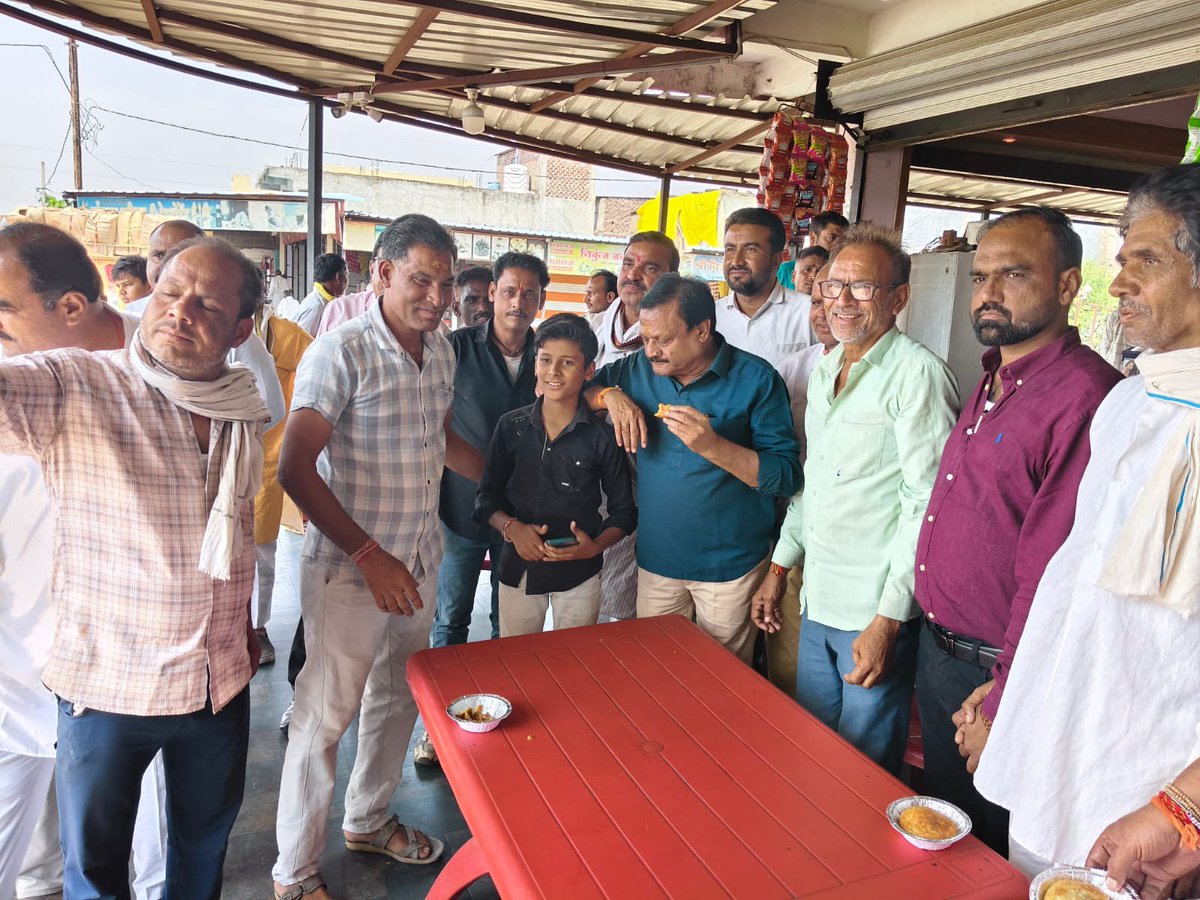 sajjanvermaINC's tweet photo. कुसमानिया आष्टा में कांग्रेस कार्यकर्ताओं ने आत्मीय स्वागत किया। सभी से मुलाकात कर चर्चा की। https://t.co/app0I0oVkE