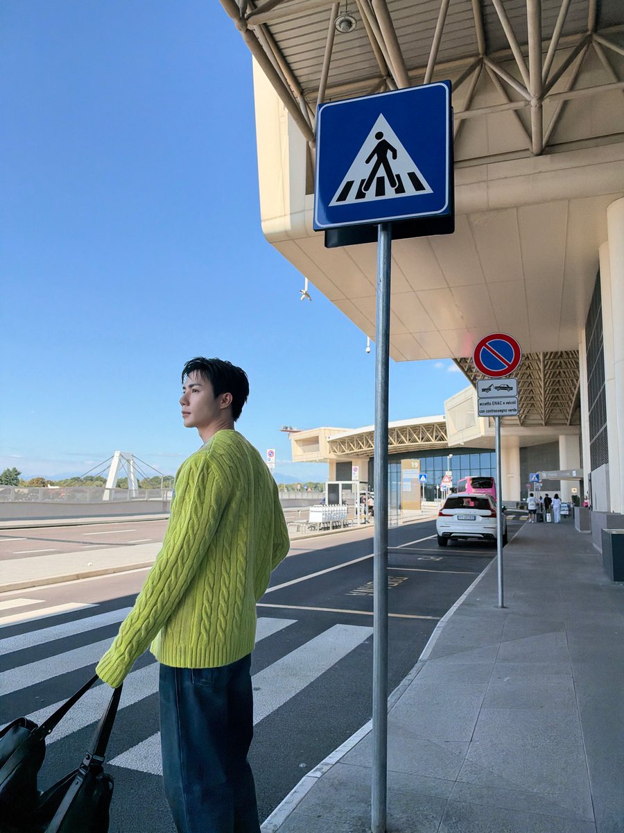zee_pruk's tweet photo. Yellow is the new statement. @DIESEL 

#DieselSS27
#ForSuccessfulLiving
#ZEEPRUKDIESEL https://t.co/s5PmCjpNGL