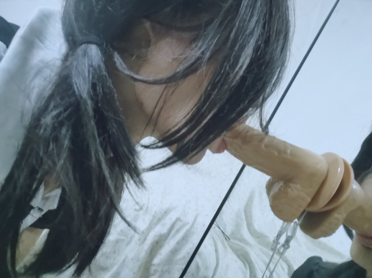 tsddgx3k's tweet photo. 也是勉强前锁后塞，锁好难戴啊,手机角度没调好,没录到爬的口交假jb视频 #男娘 #阳具 #cd #伪娘 https://t.co/3arxIqEEb4