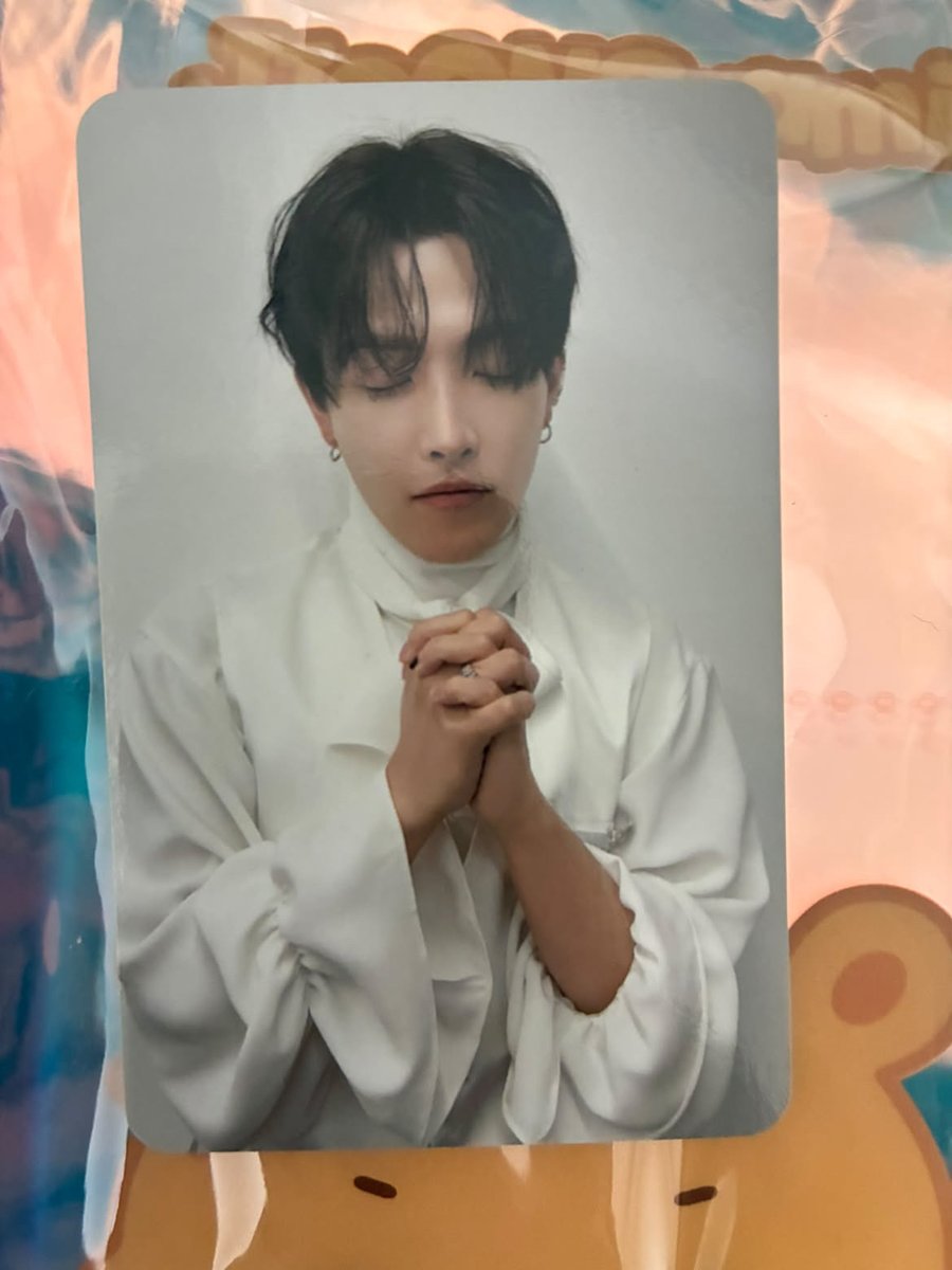 N01LIKEHIM's tweet photo. Pls send Hongjoong more good dedicated fans, give him more big accs and fbs that can promote his brand, give kq the balls and budget to give him a bigger media cover, brands deals as he deserves🕯 https://t.co/xxMozfBB1G