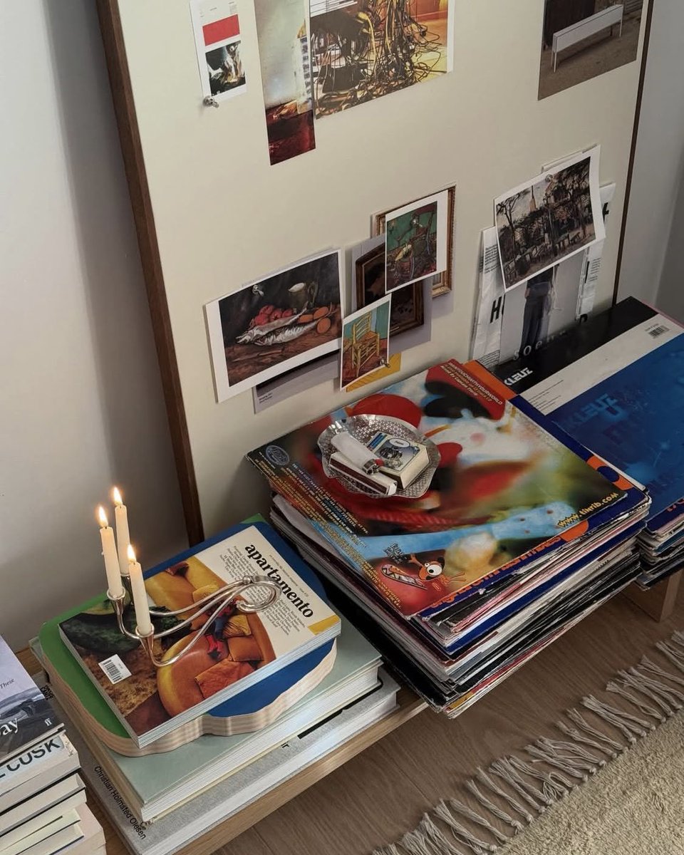 softspacess's tweet photo. 📚🛋️￼ https://t.co/0Wl5xY70C9