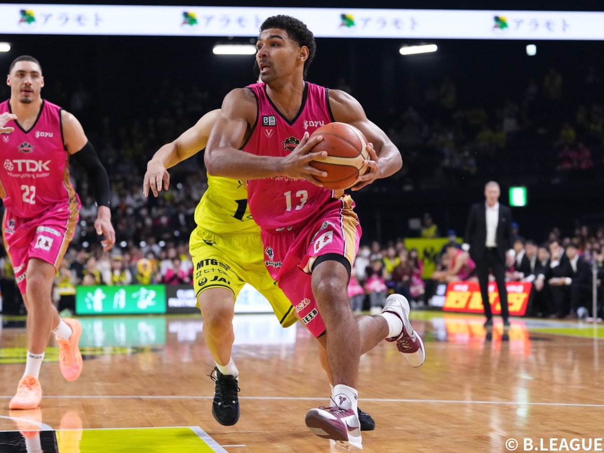 bbking_jp's tweet photo. 🏀試合結果🗾
マーク・スミスが残り37秒に決勝レイアップ…秋田が仙台との接戦制しGAME1の雪辱
https://t.co/bxNR77xFZT
秋田はGAME1では55得点に抑え込まれて55－81で敗れたものの、GAME2では終盤まで粘り強く戦い、東北ダービーを1勝1敗で終えました。 https://t.co/RhQkLML07m