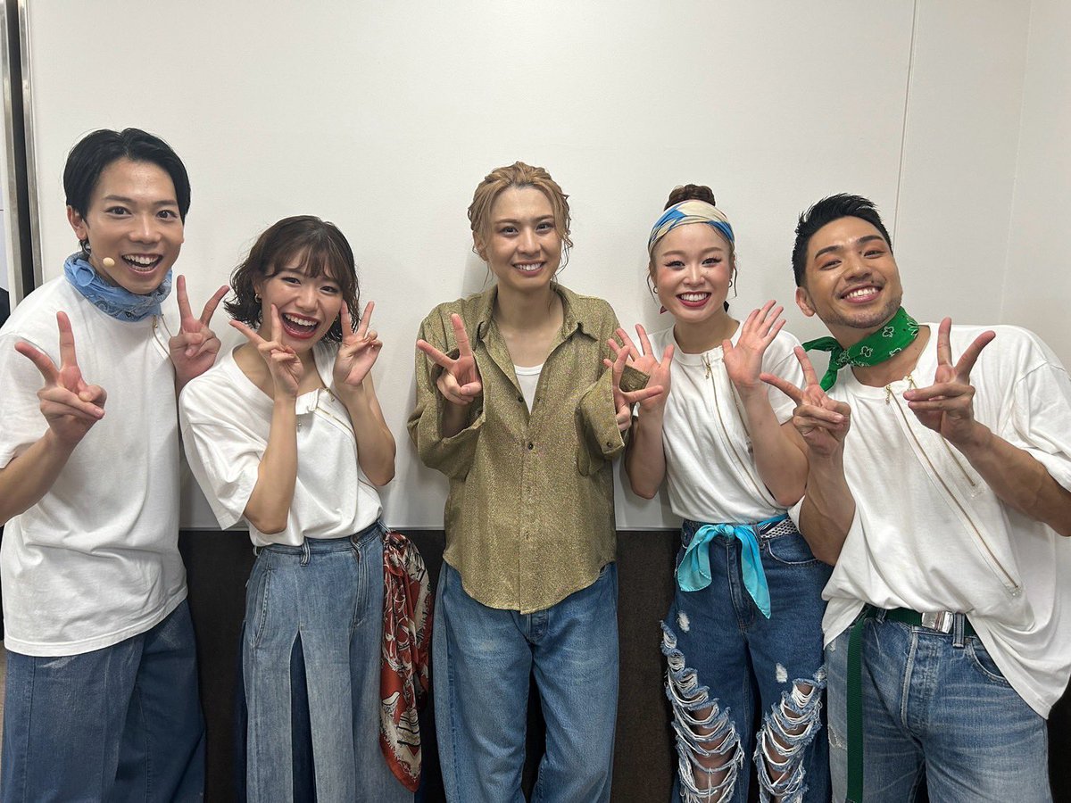 okamiya_kurumu's tweet photo. KURUMU OKAMIYA 1st Concert
「The Fanfare」大阪公演
ご来場誠にありがとうございました！

あっきーくん、あさひがゲストに来てくれました！
コーラス、ダンサーチームのみんなとも☺️
懐かしい話に包まれて
温かく幸せな時間だった！
2人とも大阪まで来てくれて
本当にありがとうございました！！
東京も楽しみだー！！
ハッシュタグ作ってみました！

#1stくるコン