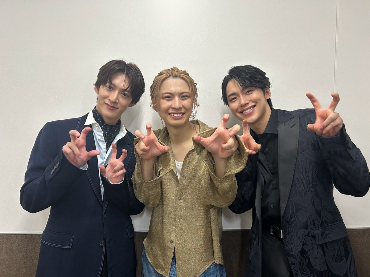 okamiya_kurumu's tweet photo. KURUMU OKAMIYA 1st Concert
「The Fanfare」大阪公演
ご来場誠にありがとうございました！

あっきーくん、あさひがゲストに来てくれました！
コーラス、ダンサーチームのみんなとも☺️
懐かしい話に包まれて
温かく幸せな時間だった！
2人とも大阪まで来てくれて
本当にありがとうございました！！
東京も楽しみだー！！
ハッシュタグ作ってみました！

#1stくるコン