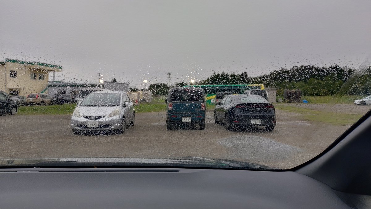 NcCarzhy's tweet photo. 本日の会場到着。
雨、降り始めてしまいました···😢

#VGP
#市原 https://t.co/Z0vyKKGhwY
