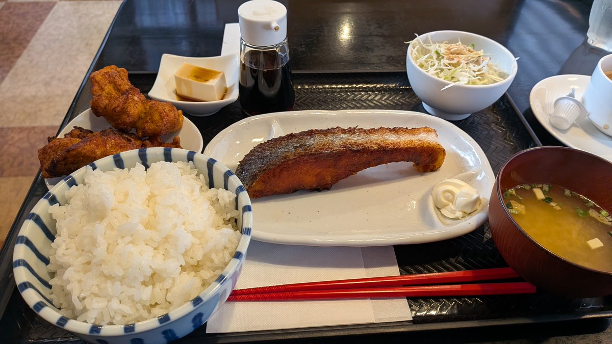 Kyzt__'s tweet photo. 今日のお昼ごはん。
水戸市の「じったん」の
「鮭バター焼き定食」！
#ごはん https://t.co/57MBe3NR17