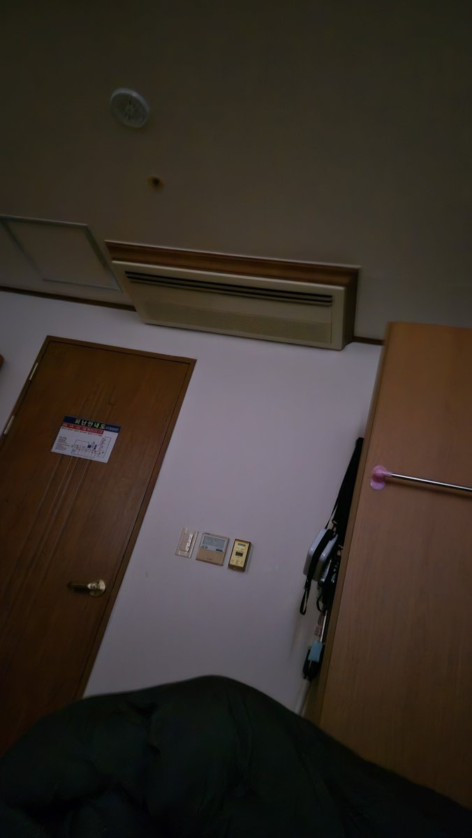 pAr6A_00's tweet photo. 히키코모리 https://t.co/MFCmCjRS2T