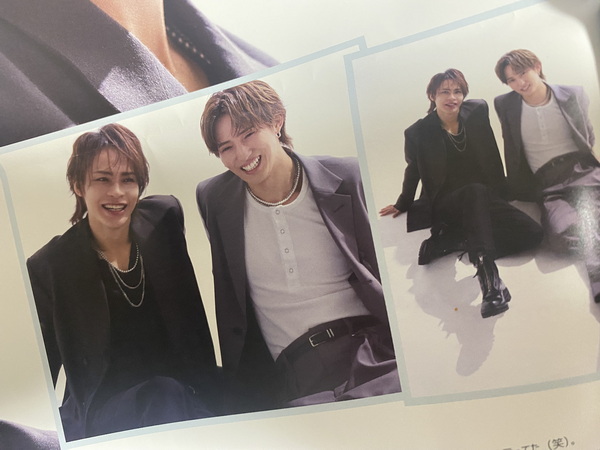 anfan000's tweet photo. 『エンタプレス  VOL.5』の表紙を飾る
上田竜也さん＆川島如恵留さん。

今日は中面の写真をチラ見せしますね！
仲良しぶりが表情からあふれ出ている２ショット✨

ぜひ、お手元に☺️

▼エンタプレスのご購入はこちら
https://t.co/sP4csRYgbG

#上田竜也
#川島如恵留
#エンタプレス
#エンタプレスVOL5 https://t.co/pohRvtVIoo