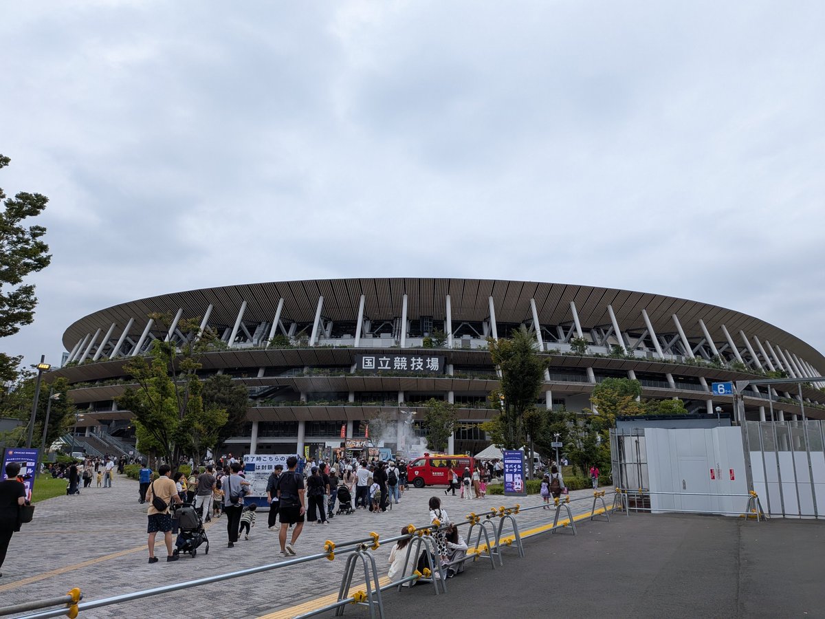 sax_lucy's tweet photo. 昨夜の #栃木SC の衝撃的な敗戦で魂抜けていましたが…今日は #国立競技場 で #クリアソン新宿 vs #沖縄SV の試合を感情抜きにサッカーを楽しみます✨ただ、こっそりと #小堀空 のゴールと栃木SCのOBの活躍には期待しています👊 https://t.co/h8Dli2ClCI