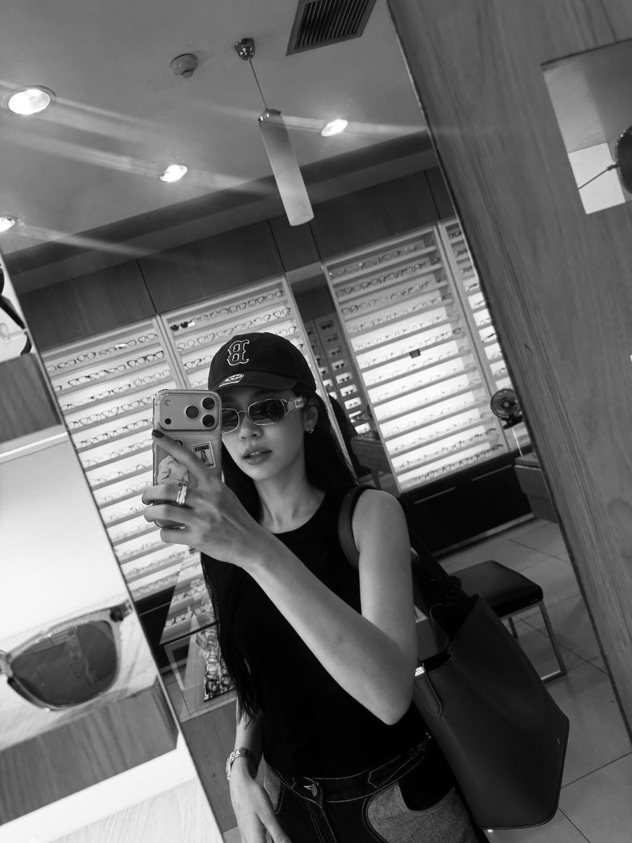 dnteadr's tweet photo. หนูรักพี่ธร ><
#bintsireethorn https://t.co/X1KpnUAhZU