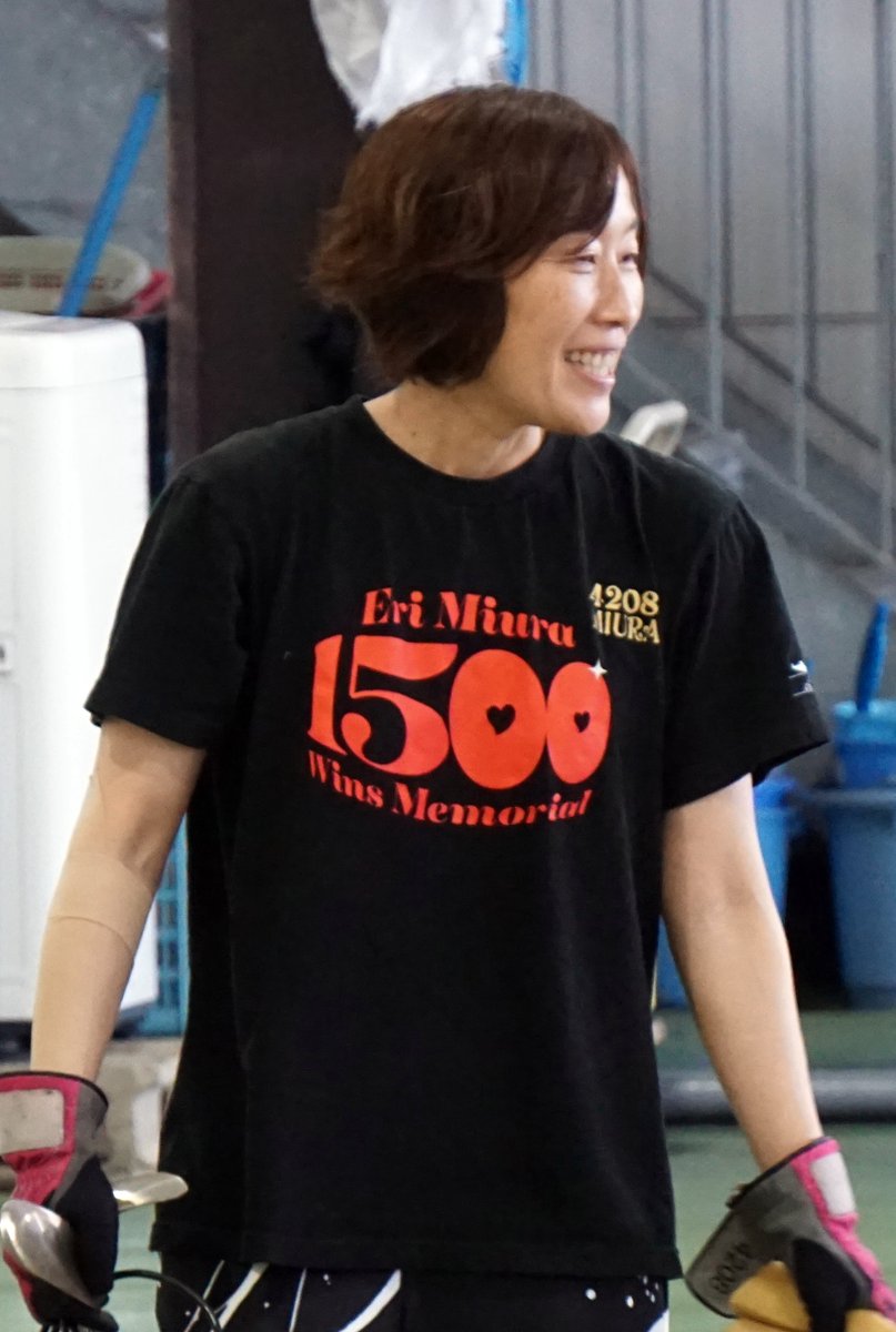 shochi_br's tweet photo. 【＃ボートレース芦屋　＃オールレディースマクール杯】９月27日・４日目
４Ｒを逃げて勝利。準優１号艇を射止めた ＃三浦永理 選手ですが、レース後は整備室にこもってエンジンと格闘。シリンダーケースを交換したそうです。準優は10Ｒの１号艇。今度は自信を持って臨める足になるのか、５日目は前半３Ｒから気配に注目です（中村）
＃ボートレース
＃スポーツ報知