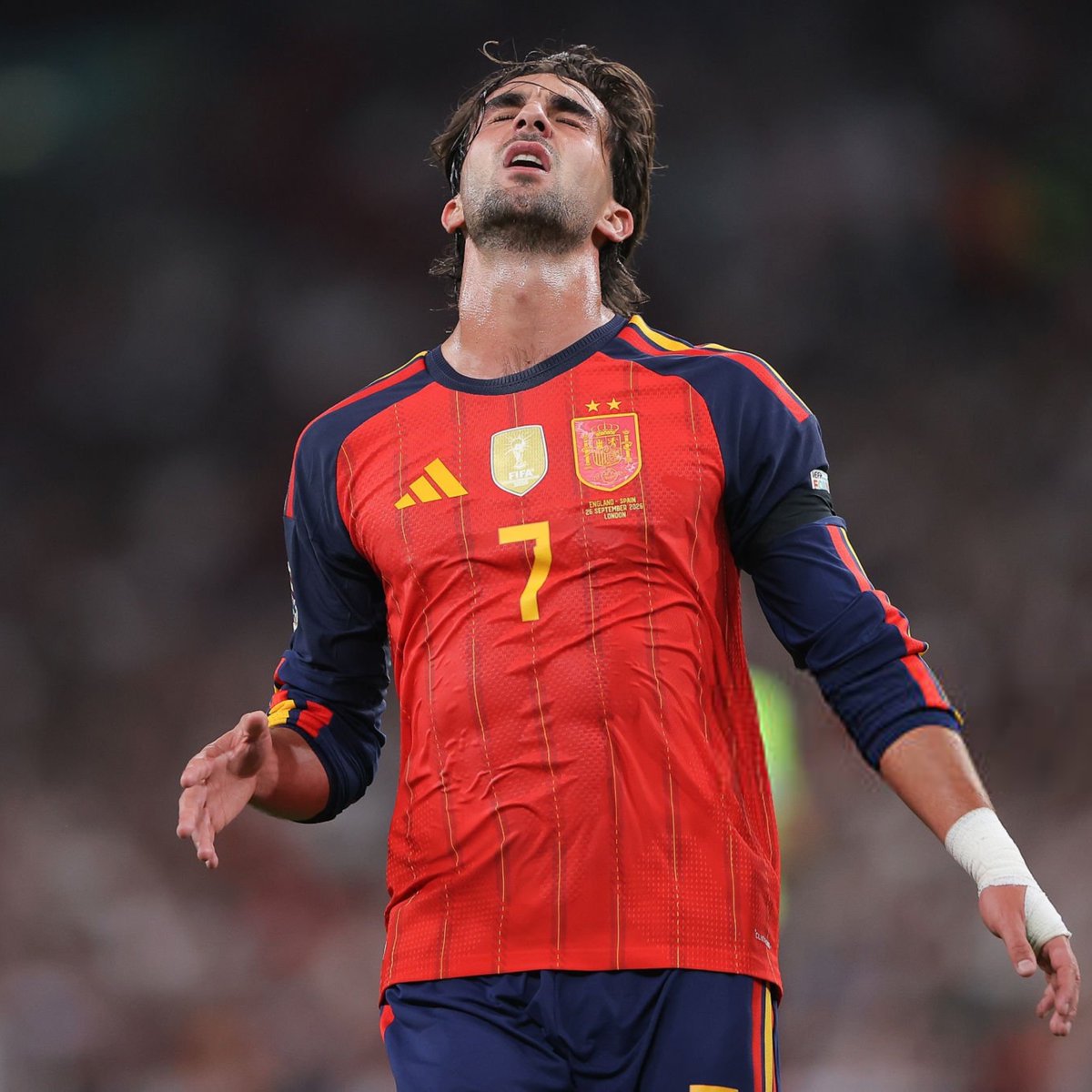 ActuL1_'s tweet photo. 🚨 LUIS DE LA FUENTE 🇪🇸 DÉFEND FERRAN TORRES APRÈS SES RATÉS FACE À L'ANGLETERRE !! 🛡️🇪🇸

Moins clinique qu'avec le PSG lors du succès à Wembley (2-3), il reçoit le soutien total de son sélectionneur.

🗣️ « Ferran est un buteur, mais CEUX QUI SE CRÉENT BEAUCOUP D'OCCASIONS EN RATENT AUSSI. Je suis RAVI DE SA PERFORMANCE. »

(@RMCsport)