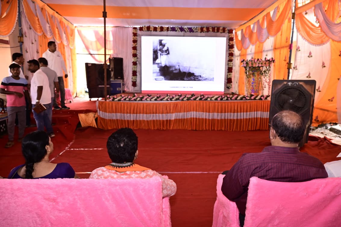 MahalingMukesh's tweet photo. ଆଗଲପୁର, ନଅଗାଁ(କ) ସ୍ଥିତ ପିଏମ୍‌ଶ୍ରୀ ଉଚ୍ଚବିଦ୍ୟାଳୟ ଠାରେ ଯଶସ୍ୱୀ ପ୍ରଧାନମନ୍ତ୍ରୀ ଶ୍ରୀ @narendramodi ଜୀଙ୍କ ‘ମନ୍ କି ବାତ୍’ କାର୍ଯ୍ୟକ୍ରମ ଶୁଣିଲି। ଏହି ଅବସରରେ ଆତଙ୍କବାଦ ବିରୋଧରେ ଦୃଢ଼ କାର୍ଯ୍ୟାନୁଷ୍ଠାନର ପ୍ରତୀକ ସର୍ଜିକାଲ୍ ଷ୍ଟ୍ରାଇକ୍‌ର ୧୦ ବର୍ଷ ପୂର୍ତ୍ତିକୁ ସ୍ମରଣ କରିବା ସହ ନିଶା ମୁକ୍ତି ଅଭିଯାନକୁ ସଫଳ କରିବା, “Har Ghar Munga” ଅଭିଯାନର ସଫଳତା ଏବଂ ଆଗାମୀ ଜନଗଣନା ପାଇଁ ସଠିକ୍ ତଥ୍ୟ ପ୍ରଦାନ କରିବା ନିମନ୍ତେ ପ୍ରଧାନମନ୍ତ୍ରୀଜୀ ଦେଶବାସୀଙ୍କୁ ଆହ୍ୱାନ ଦେଇଛନ୍ତି।