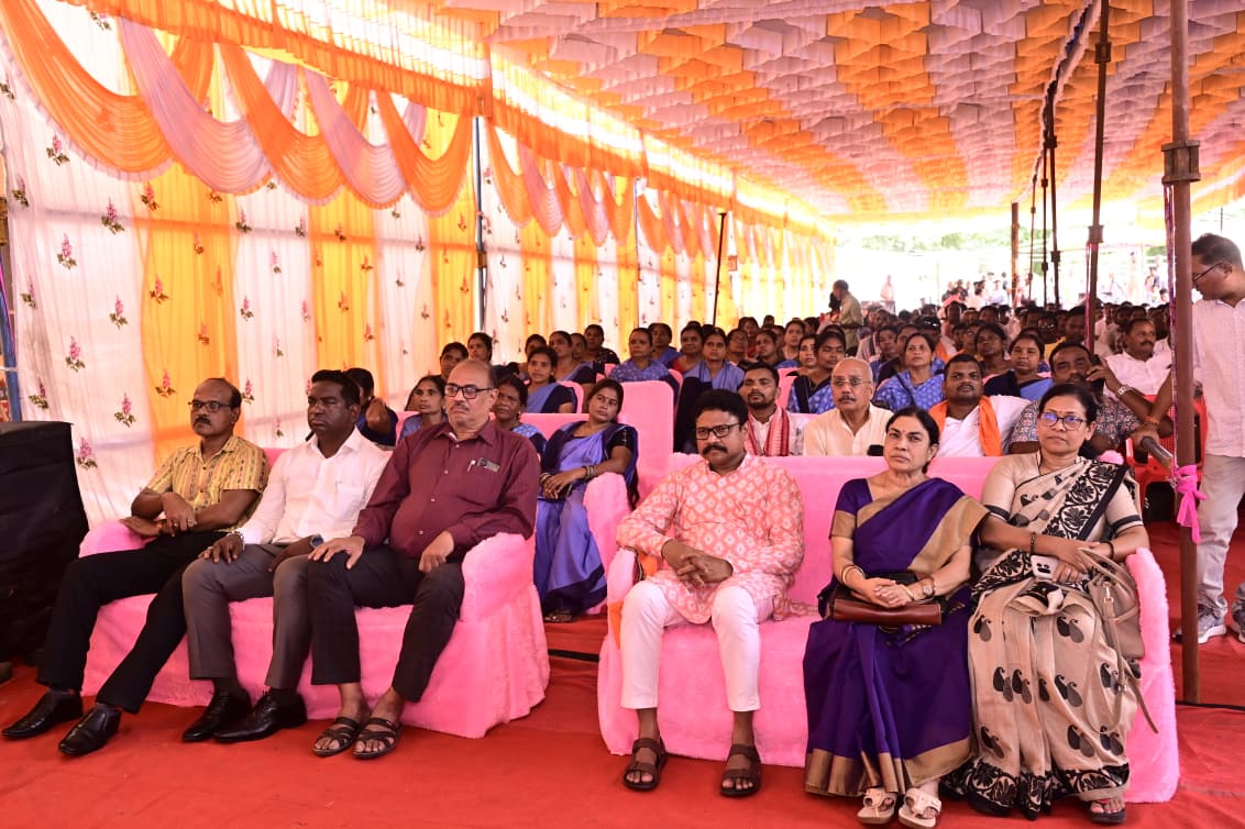 MahalingMukesh's tweet photo. ଆଗଲପୁର, ନଅଗାଁ(କ) ସ୍ଥିତ ପିଏମ୍‌ଶ୍ରୀ ଉଚ୍ଚବିଦ୍ୟାଳୟ ଠାରେ ଯଶସ୍ୱୀ ପ୍ରଧାନମନ୍ତ୍ରୀ ଶ୍ରୀ @narendramodi ଜୀଙ୍କ ‘ମନ୍ କି ବାତ୍’ କାର୍ଯ୍ୟକ୍ରମ ଶୁଣିଲି। ଏହି ଅବସରରେ ଆତଙ୍କବାଦ ବିରୋଧରେ ଦୃଢ଼ କାର୍ଯ୍ୟାନୁଷ୍ଠାନର ପ୍ରତୀକ ସର୍ଜିକାଲ୍ ଷ୍ଟ୍ରାଇକ୍‌ର ୧୦ ବର୍ଷ ପୂର୍ତ୍ତିକୁ ସ୍ମରଣ କରିବା ସହ ନିଶା ମୁକ୍ତି ଅଭିଯାନକୁ ସଫଳ କରିବା, “Har Ghar Munga” ଅଭିଯାନର ସଫଳତା ଏବଂ ଆଗାମୀ ଜନଗଣନା ପାଇଁ ସଠିକ୍ ତଥ୍ୟ ପ୍ରଦାନ କରିବା ନିମନ୍ତେ ପ୍ରଧାନମନ୍ତ୍ରୀଜୀ ଦେଶବାସୀଙ୍କୁ ଆହ୍ୱାନ ଦେଇଛନ୍ତି।