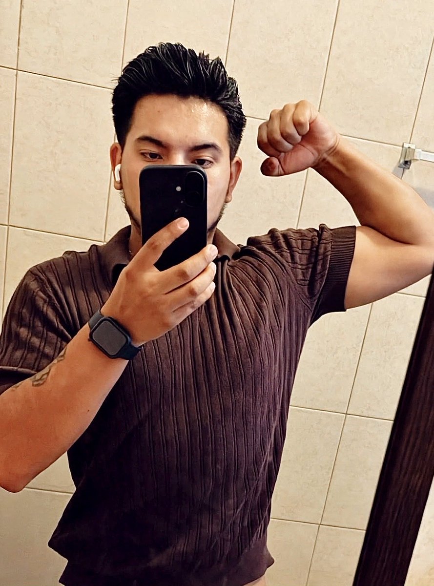 Franswc9fm's tweet photo. @parejaaxxxl Hola compare como están? 
Mucho gusto me llamo Erick, sw de 25 años, limpio, carismático, discreto, chavo fit de buen ver y verga chida, soy de mty a sus ordenes para poder conocernos cuando gustes. 🤠 https://t.co/t7TNg5FnwI