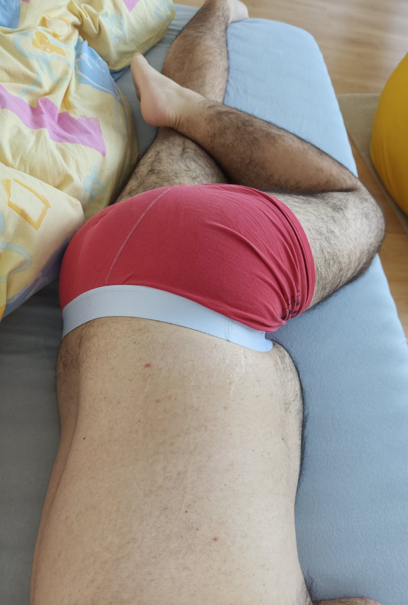 Bearczctcf1's tweet photo. Happy Sunday 😋, Do you want to cuddle? #bearded #bear #hairy #ass #gaybear #gay #undewear https://t.co/iWdvl0kpJM