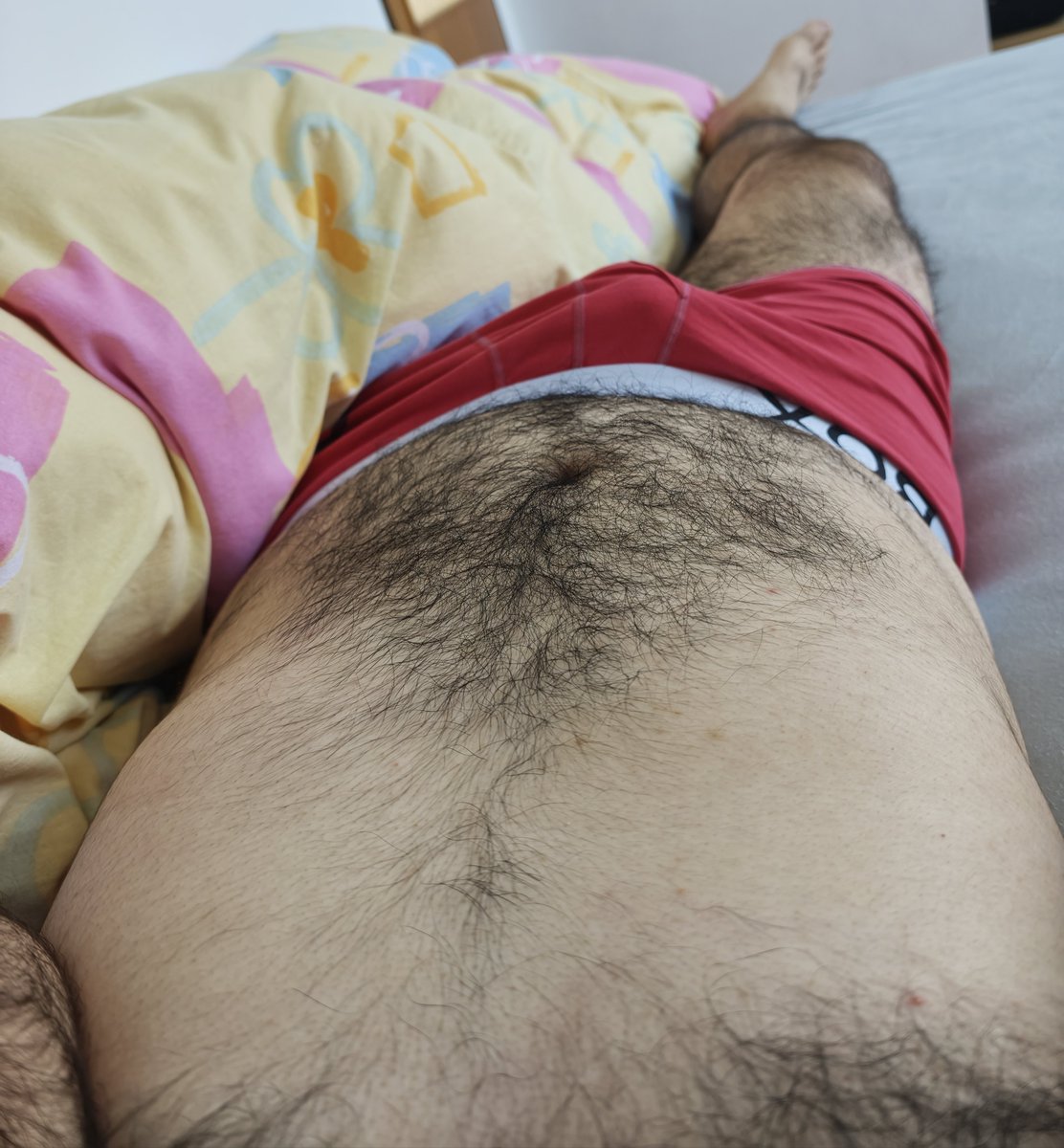 Bearczctcf1's tweet photo. Happy Sunday 😋, Do you want to cuddle? #bearded #bear #hairy #ass #gaybear #gay #undewear https://t.co/iWdvl0kpJM