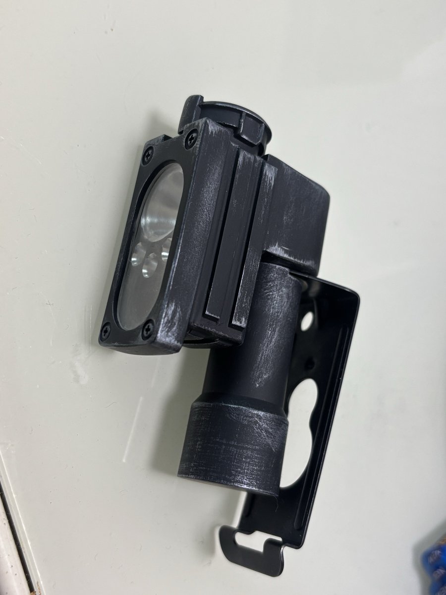 Chris_reevil's tweet photo. Thank you @Dways3 for your constant support for my Leon gear. This light is literally accurate like games. Good work!!! https://t.co/x8PBwtX9uj