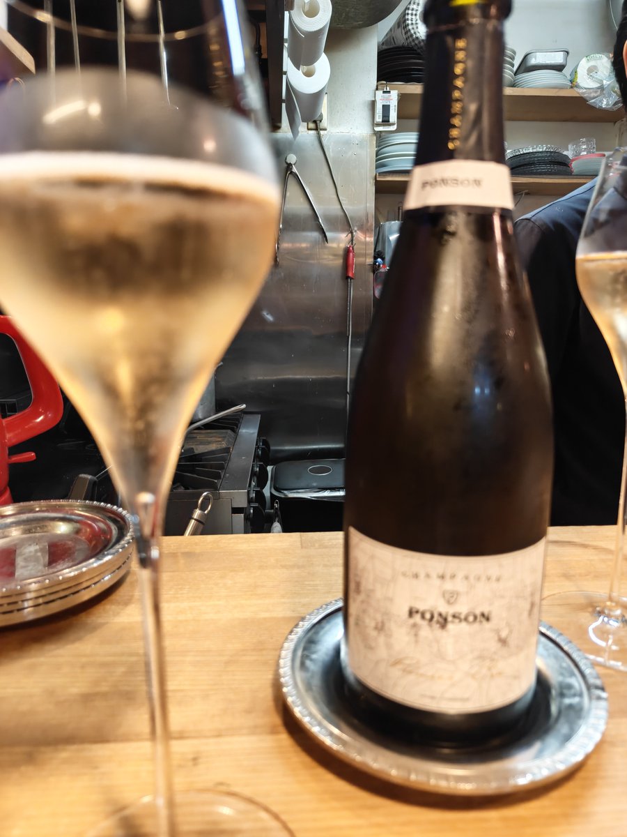 tonkatsuya's tweet photo. ここに来れば
好みのシャンパーニュが飲める！
連勤の合間の休日に癒された。 https://t.co/IXsfxKGBPE