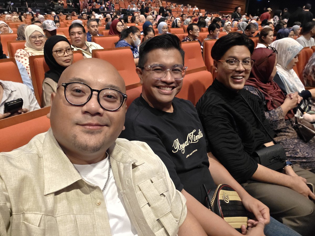 pentolikanhiu's tweet photo. Concert vibes last night

#concert #empat #chubby #chubsg https://t.co/wcustCzIXg